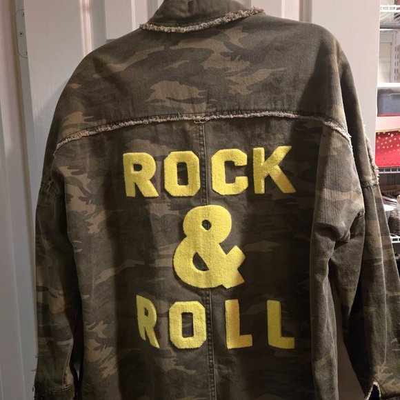 DAVI & DANI Camo Rock & Roll Oversized Jacket NWOT - Picture 2 of 3